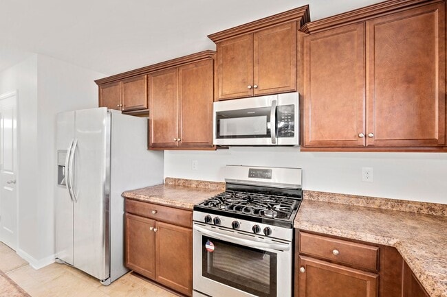 Building Photo - 200 Willow Grv Wy