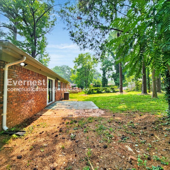 Building Photo - 1079 Shieldcrest Way