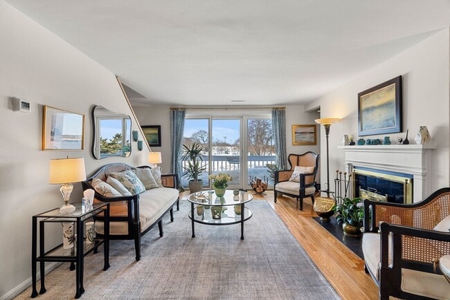 Building Photo - 126 Merrimac St