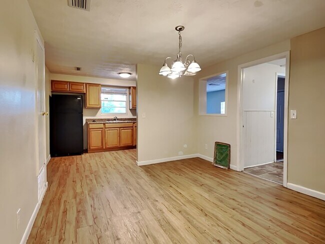 Building Photo - WESTSIDE HOME