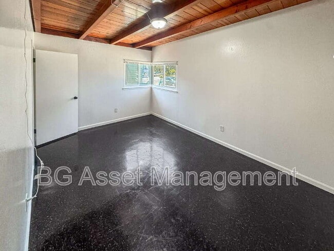 Building Photo - 1526 Visalia Ave