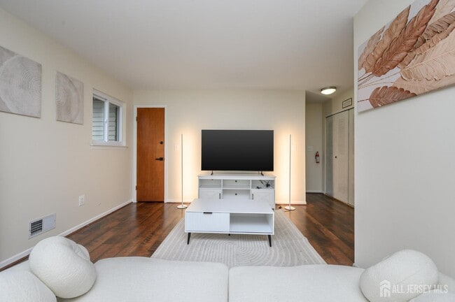 Building Photo - 4112 Birchwood Ct