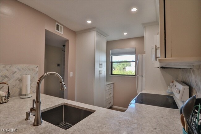 Building Photo - 9281 Central Park Dr