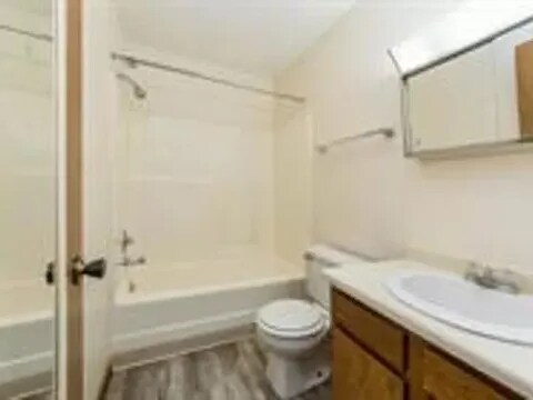 Building Photo - 573 Irving Wick Dr E