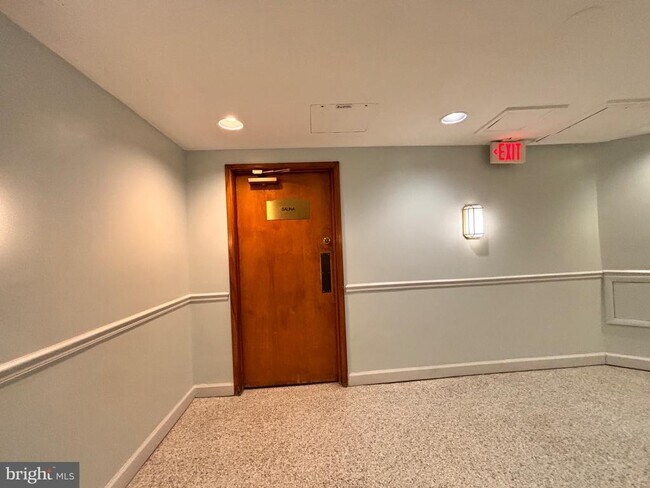 Building Photo - 5340 Holmes Run Pkwy