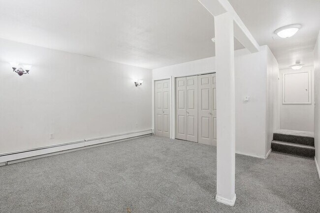 Building Photo - 508 E 19th Ave