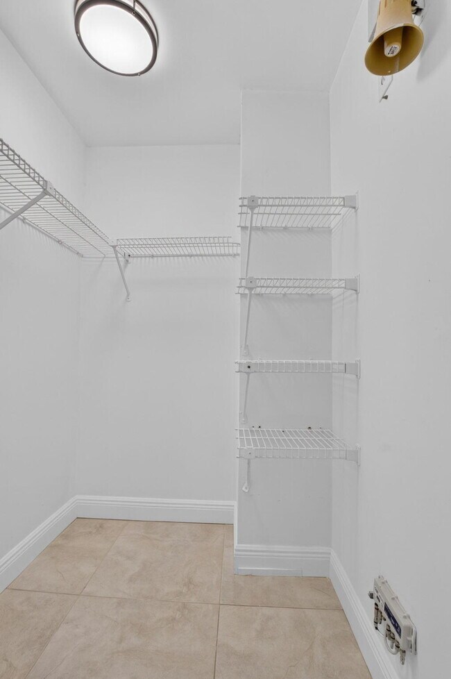 Building Photo - 6665 Via Regina