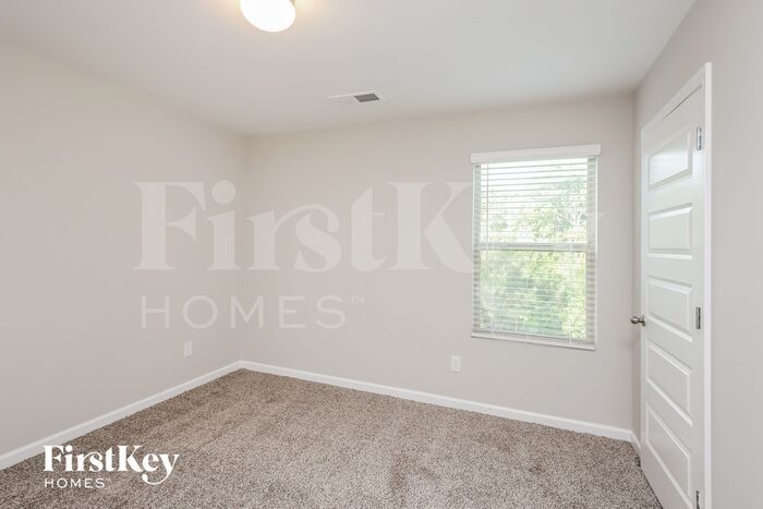 Building Photo - 2117 Massey Ln