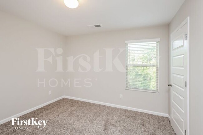 Building Photo - 2117 Massey Ln