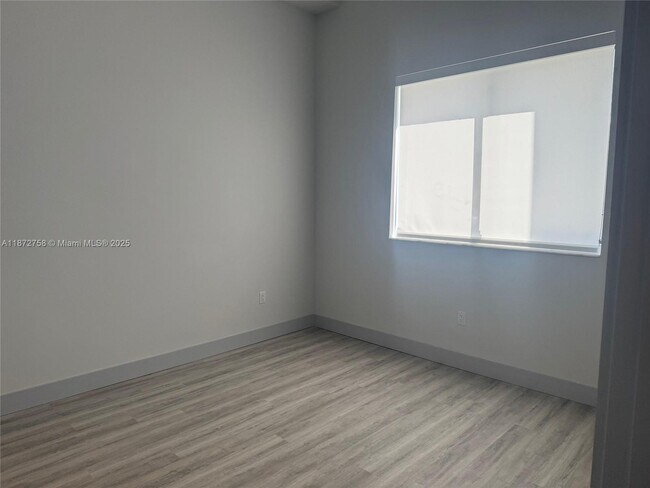 Building Photo - 9000 Ramblewood Dr