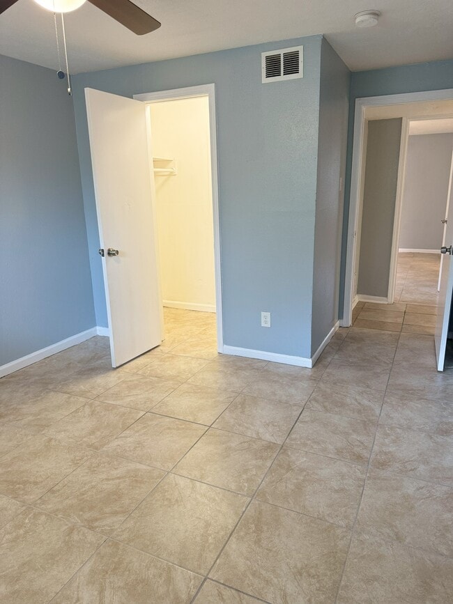 Building Photo - 3831 Heatherbloom Dr