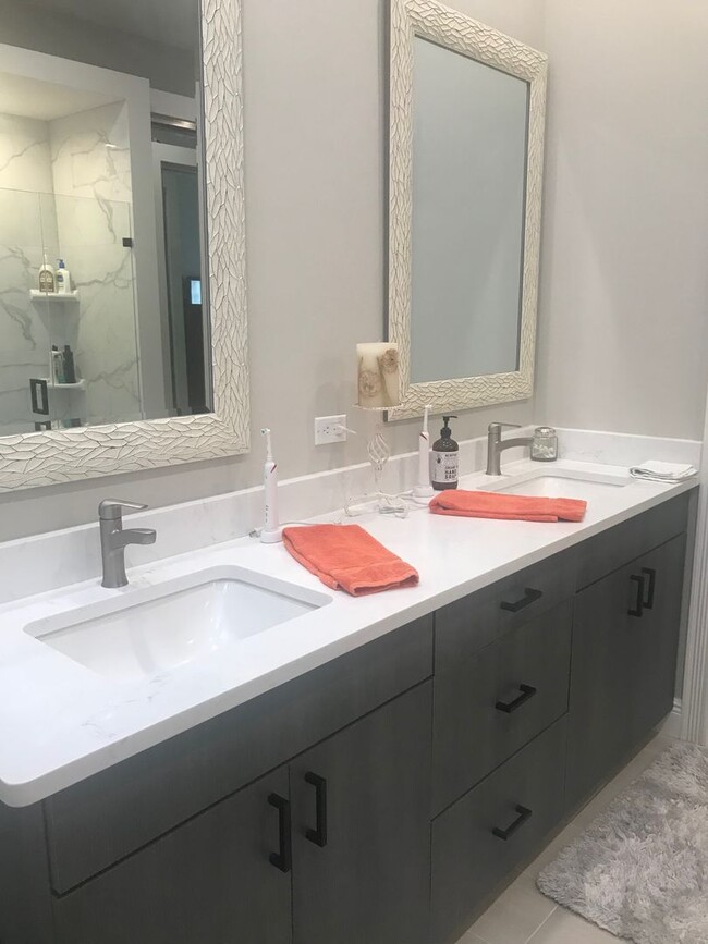 Building Photo - COMING SOON! Fully renovated 3/2/2 House i...
