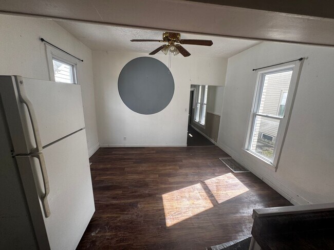 Building Photo - 3 bed/ 1.5 Bath