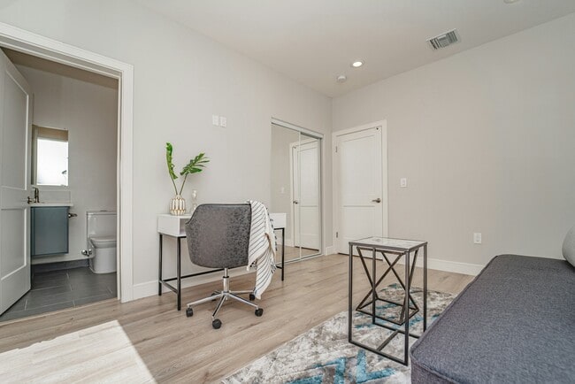 Building Photo - 4532 St Charles Pl