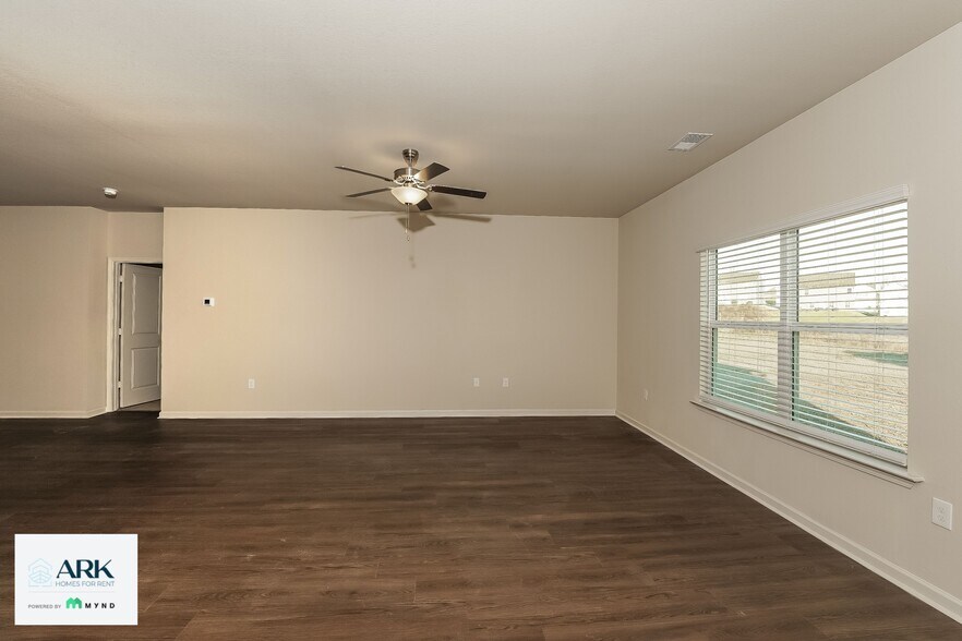 Building Photo - 450 Clover Cir