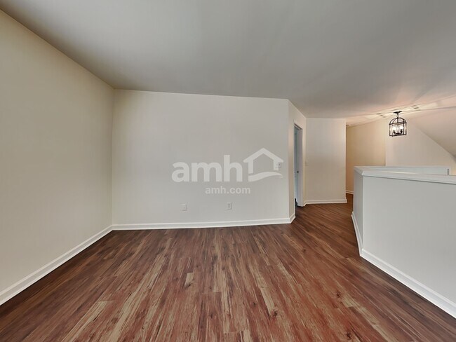 Building Photo - 3439 Silverlake Ct