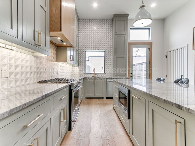 Building Photo - 821 NW 8th St