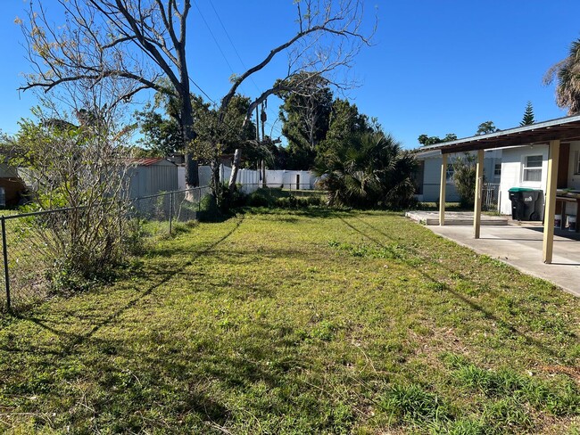 Building Photo - Rare 4-Bedroom Single-Family in Sky Lake close to Florida Mall