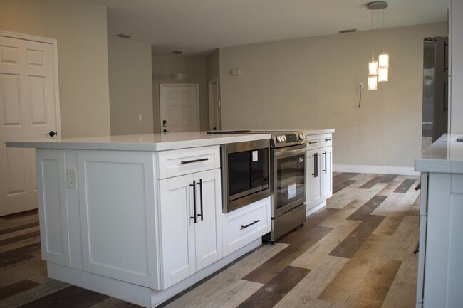 Building Photo - 4907 Pelican Manor