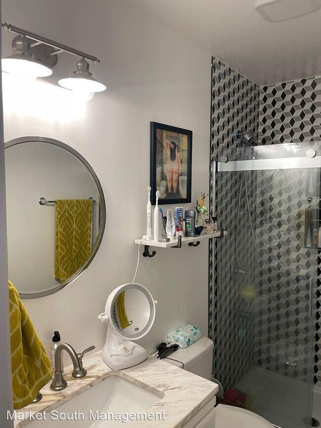 Building Photo - GORGEOUS UNIT NEAR STARLAND/SCAD