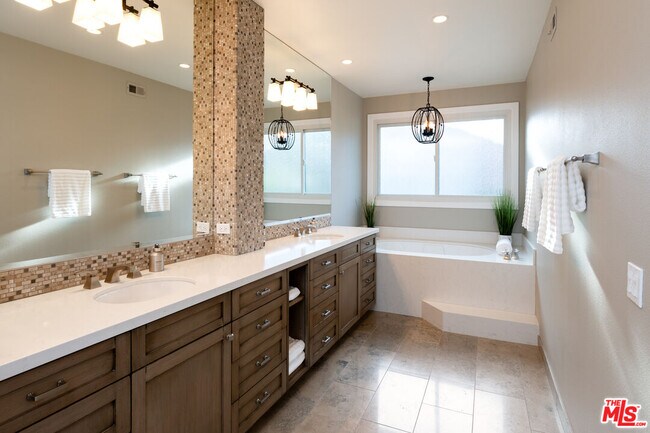 Building Photo - 29402 Deerview Ct