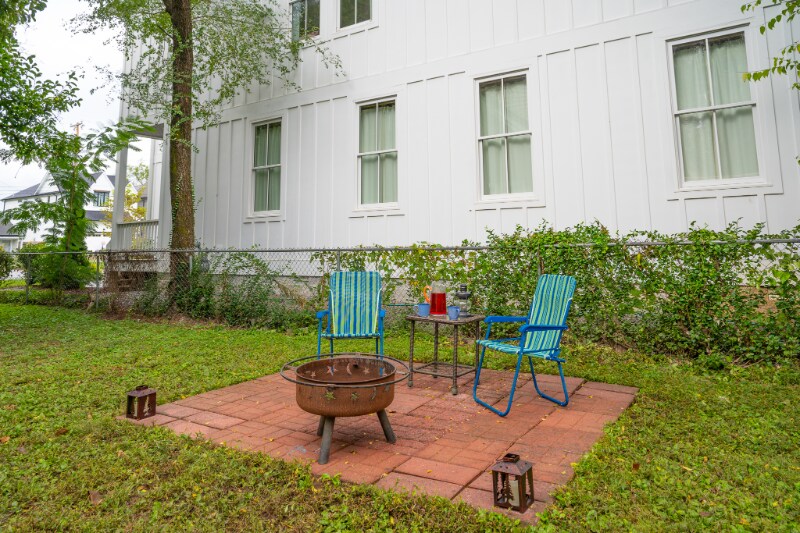 Building Photo - 1000 Grandview Dr