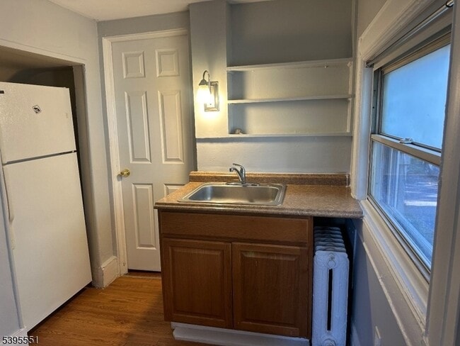 Building Photo - 98 Elm St