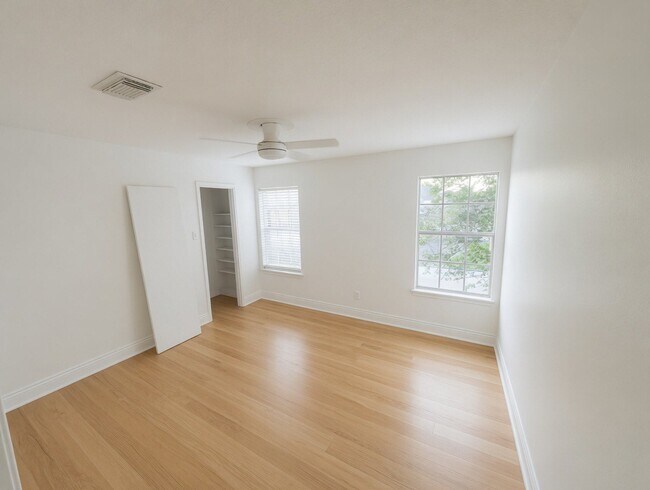 Building Photo - 5910 Bent Tree Ct