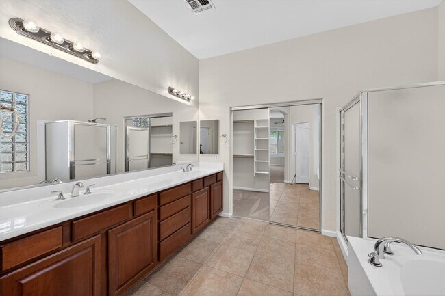Building Photo - 4385 S Crosscreek Dr