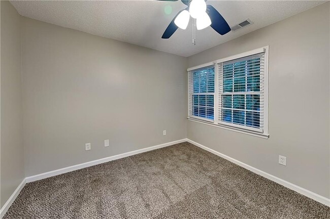 Building Photo - 4241 Glenforest Way