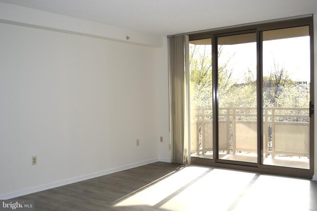 Building Photo - 7111 Woodmont Ave