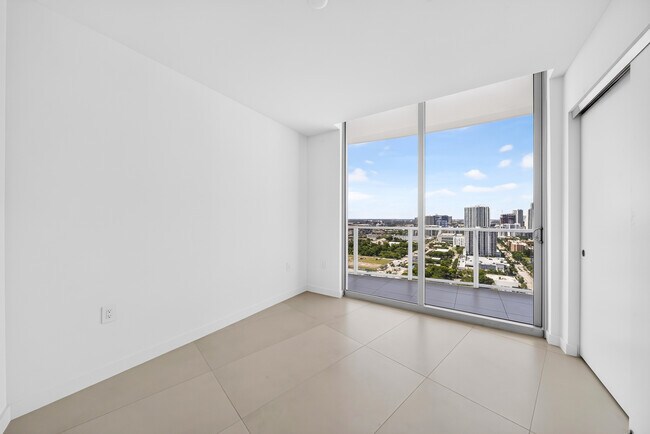 Building Photo - 1400 Biscayne Blvd