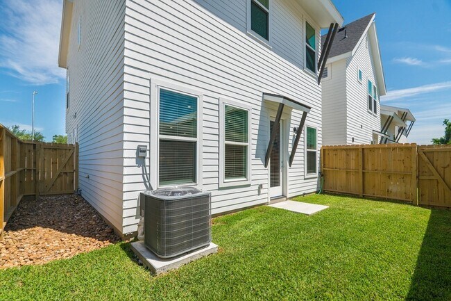 Building Photo - 7613 Victory Reserve St