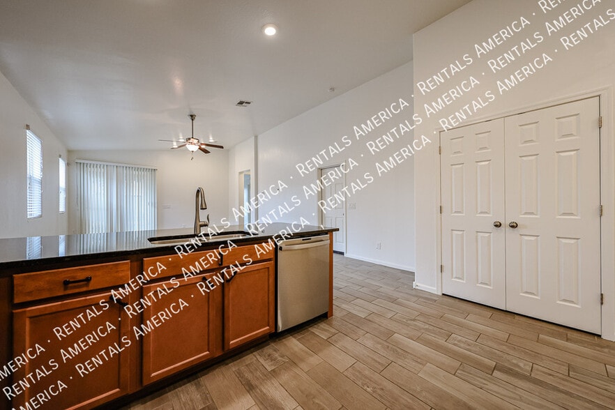 Building Photo - 11039 E Verbina Ln