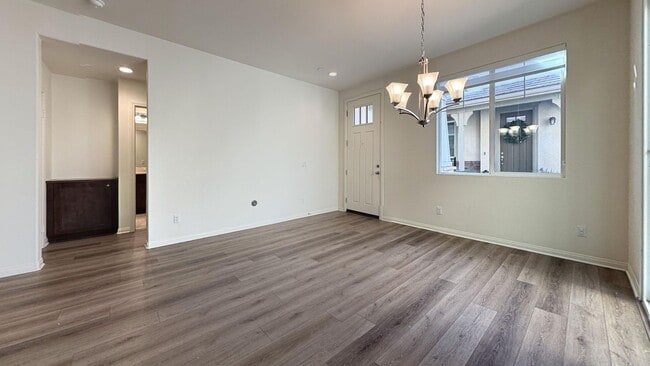 Building Photo - 646 S Brampton Ave