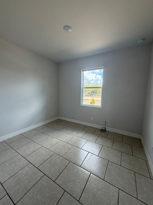 Building Photo - 1131 San Cristobal Ave