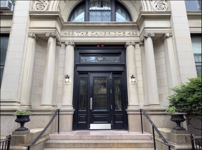 Building Photo - 483 Beacon St