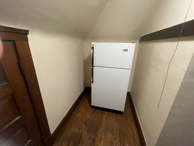 Building Photo - x2120/2122 Renrock Road