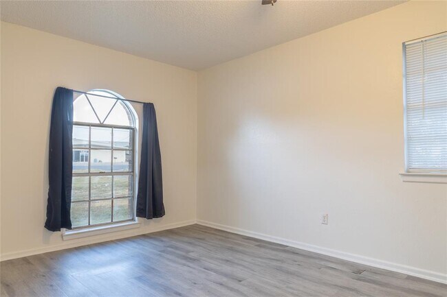 Building Photo - 1430 TX-46