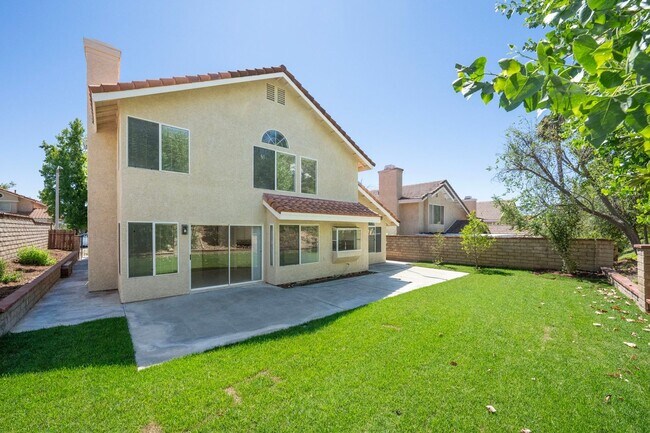 Building Photo - SPACIOUS 4 BEDROOM, 3 BATH HOME WITH 3-CAR GARAGE!