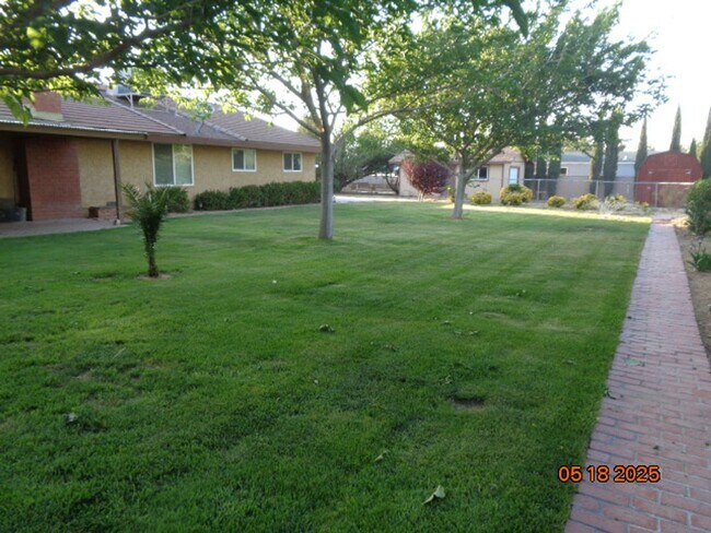 Building Photo - Custom Home in Quartz Hill on a Large Lot