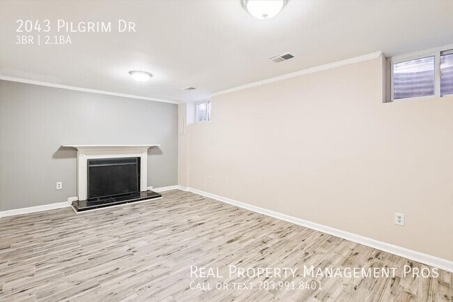 Building Photo - 2043 Pilgrim Dr