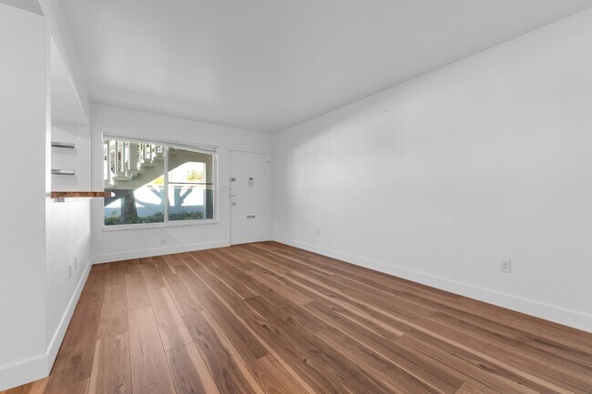 Building Photo - Lake Maitland Living | Mid-Century Charm