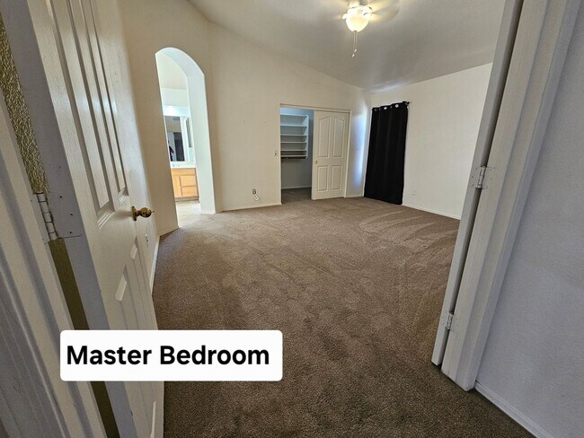 Building Photo - 4 BRM, 2 BA. HOME IN VAL VISTA PLACE in GI...