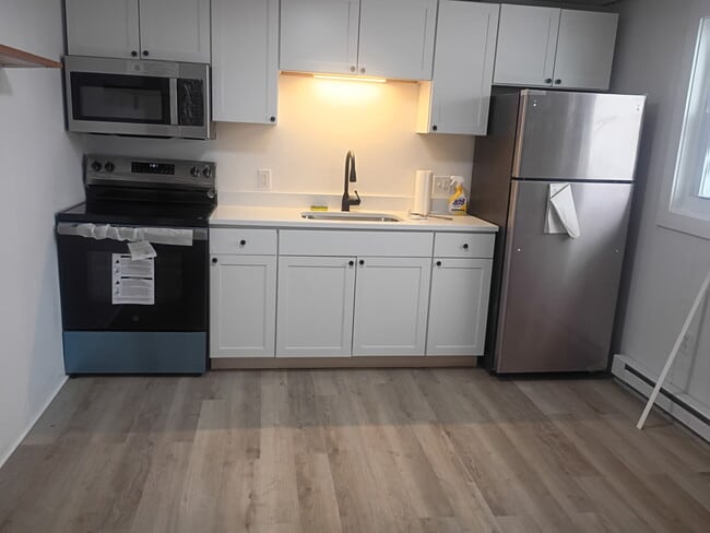 Building Photo - 61 Ten Broeck Ave