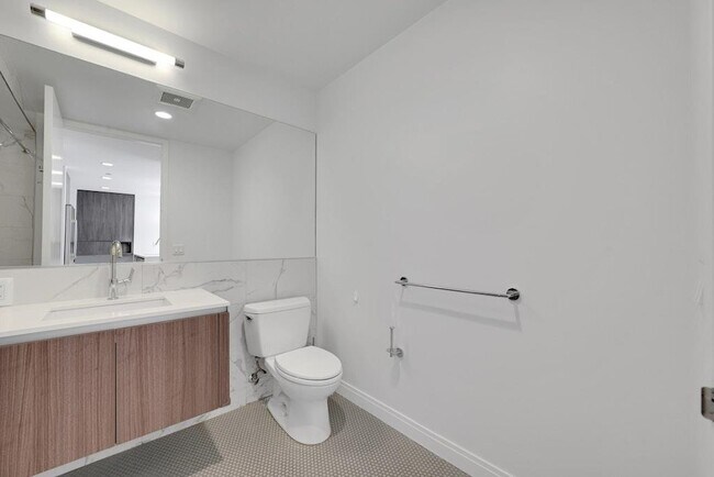 Building Photo - 160 1st St