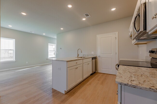 Building Photo - 1504 Casuarina Dr