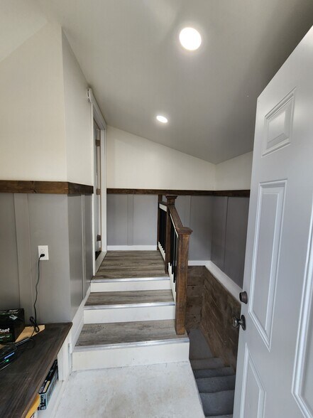 Building Photo - 1696 Hendrick Rd