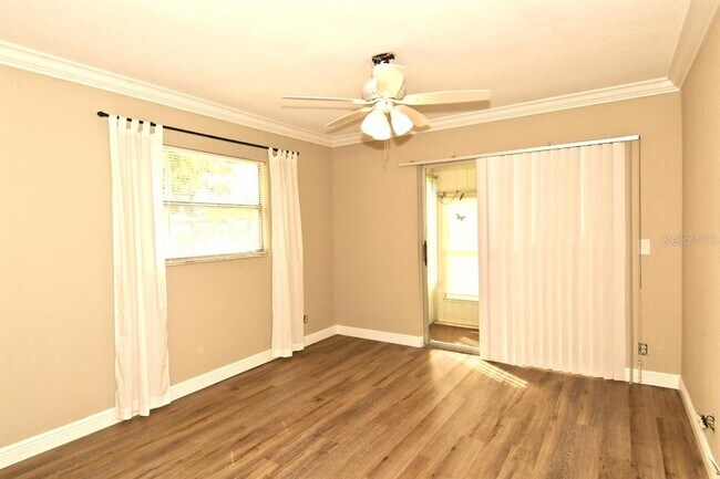 Building Photo - 1811 Bedford Ln