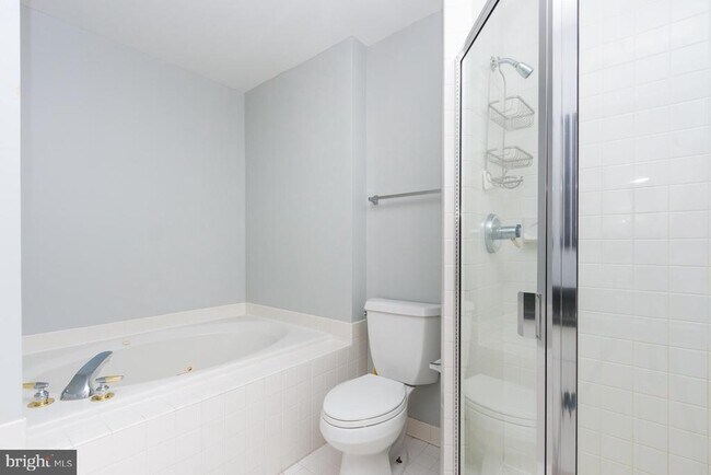 Building Photo - 100 Harborview Dr